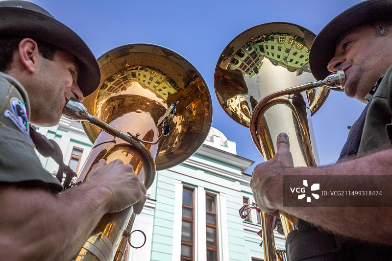 意大利高山部队乐队在莫斯科车站表演图片素材