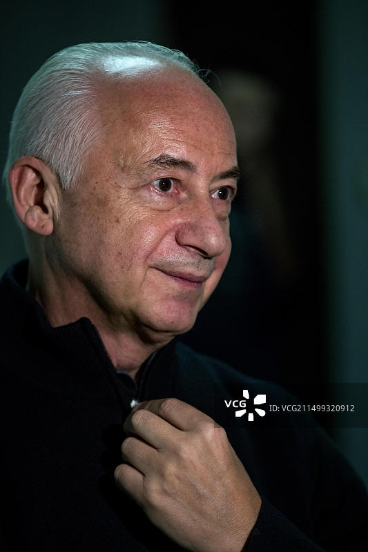 弗拉基米尔·斯皮瓦科夫在莫斯科音乐学院接受俄罗斯联邦频道采访图片素材