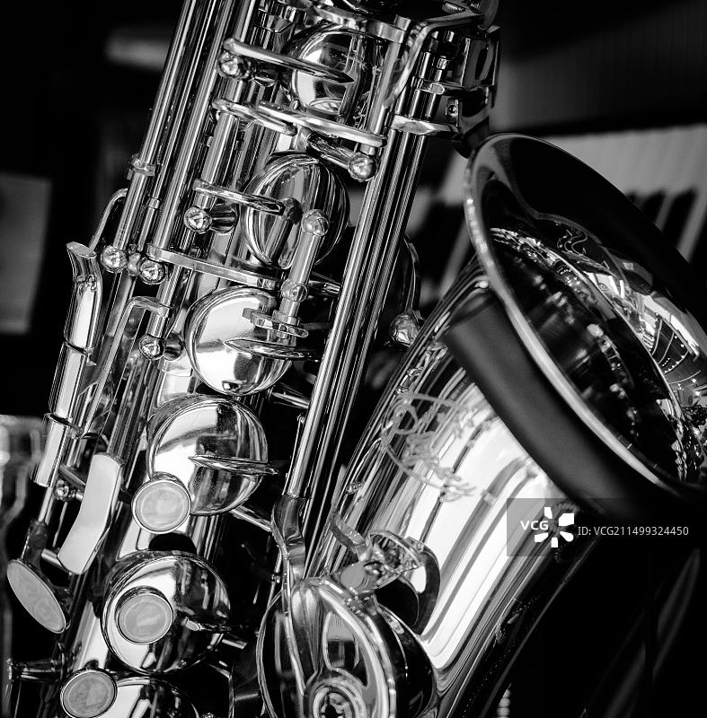 特写：萨克斯管乐器图片素材