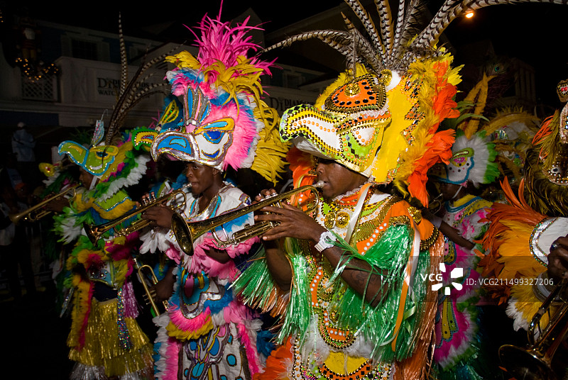 新年狂欢节，新年游行，萨克逊，拿骚，巴哈马图片素材