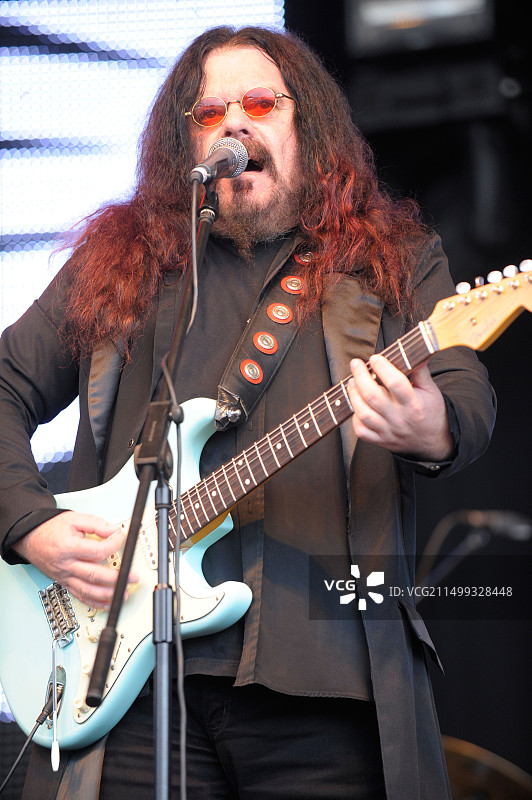 Roy Wood在复古音乐节上表演图片素材