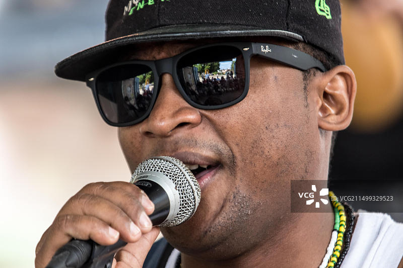 在古巴唱歌的萨尔萨音乐家图片素材