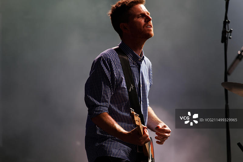 加拿大蒙特利尔法语音乐节：Vincent Vallieres在舞台上表演图片素材