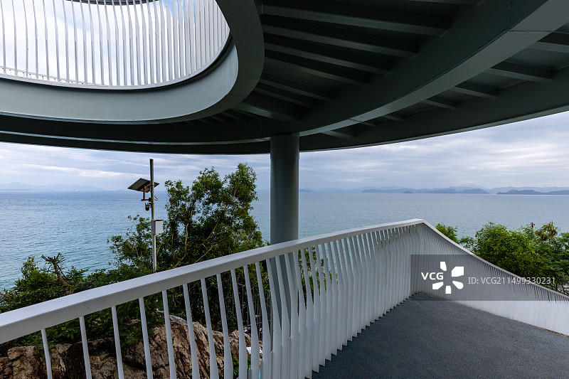 深圳盐田背仔角现代感网红新观海栈桥图片素材