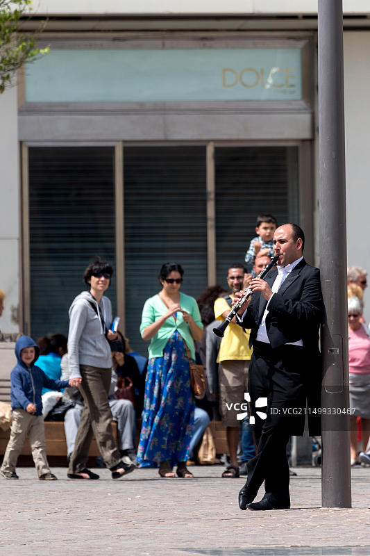在马耳他瓦莱塔圣乔治广场举行的乐队即兴表演图片素材