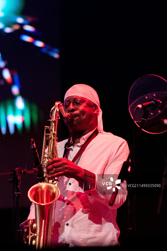 Rose Royce乐队的萨克斯手在Soultasia音乐节上现场表演图片素材
