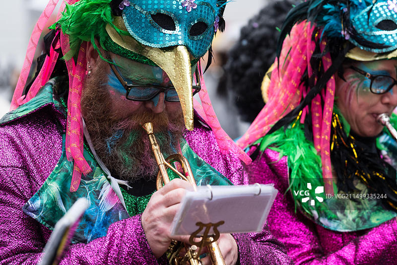 2020年2月，荷兰马斯特里赫特：林堡省狂欢节的色彩、服装和妆容图片素材