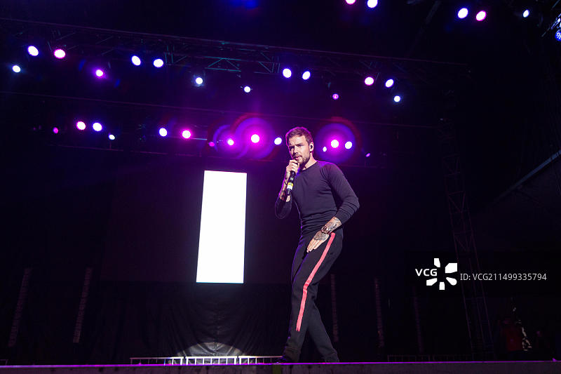 加拿大温哥华iHeartRadio沙滩演唱会：英国歌手利亚姆·佩恩演出图片素材