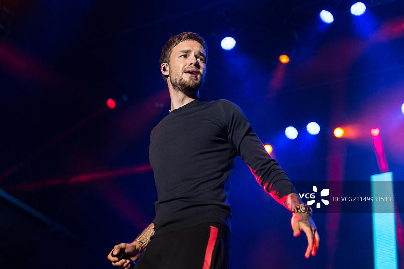 加拿大温哥华iHeartRadio沙滩演唱会：英国歌手利亚姆·佩恩演出图片素材