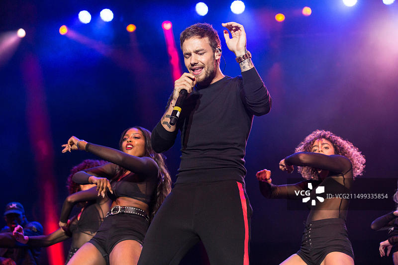 加拿大温哥华iHeartRadio沙滩演唱会：英国歌手利亚姆·佩恩演出图片素材