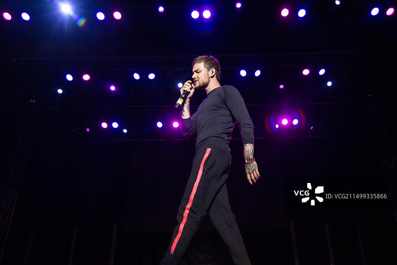 加拿大温哥华iHeartRadio沙滩演唱会：英国歌手利亚姆·佩恩演出图片素材