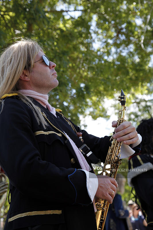 重金属乐队 Blaas of Glory，街头艺术节，罗什福尔，滨海夏朗德省，法国图片素材