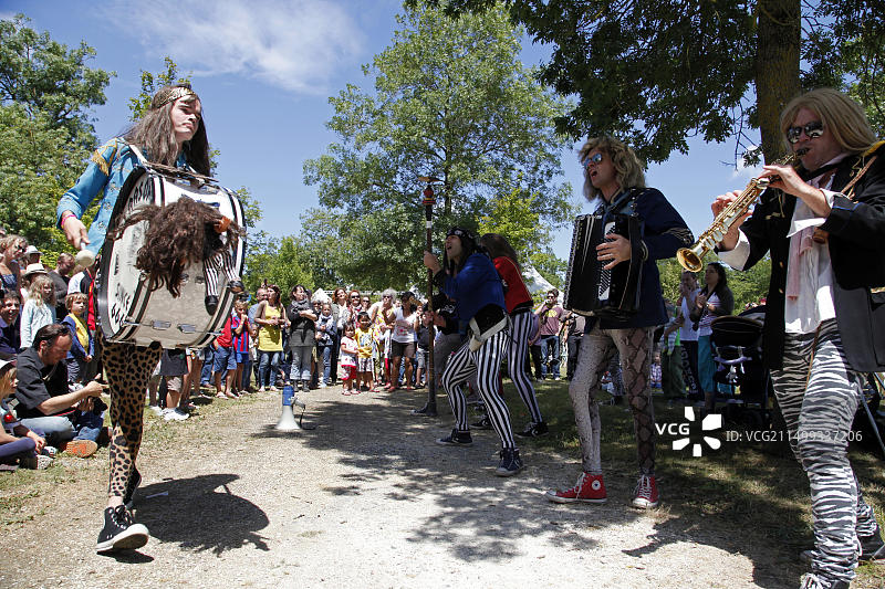 重金属乐队 Blaas of Glory，街头艺术节，罗什福尔，滨海夏朗德省，法国图片素材