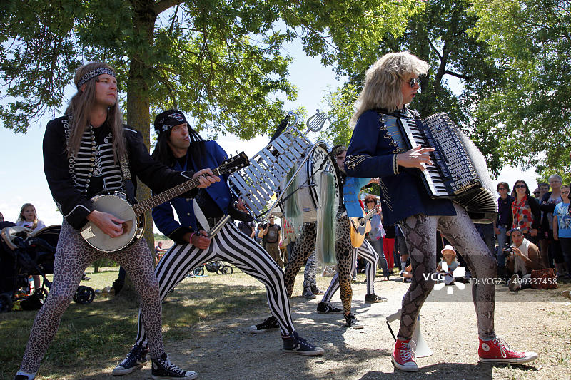 重金属乐队 Blaas of Glory，街头艺术节，罗什福尔，滨海夏朗德省，法国图片素材