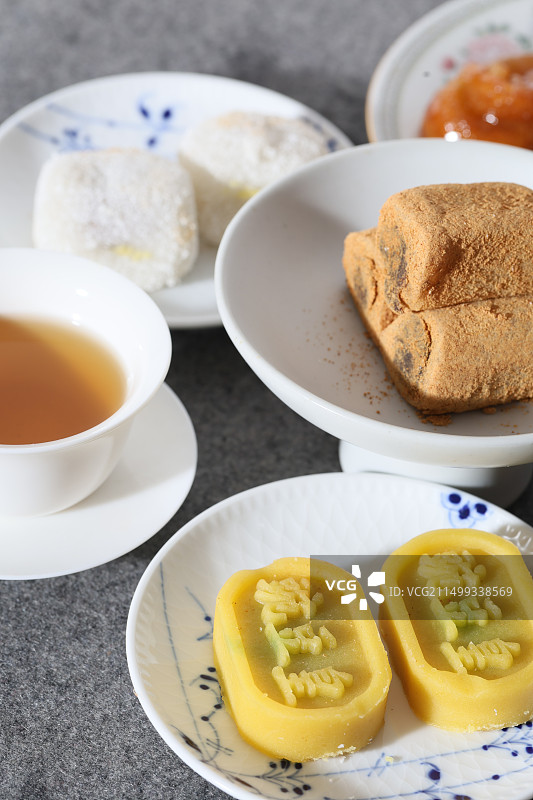 老北京传统小吃糖耳朵豌豆黄驴打滚艾窝窝焦圈豆汁组图图片素材