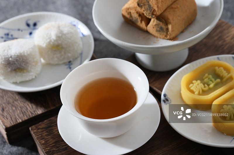 老北京传统小吃糖耳朵豌豆黄驴打滚艾窝窝焦圈豆汁组图图片素材