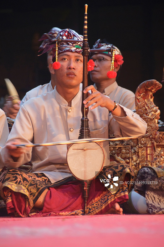 巴厘岛巴龙克里斯表演中的甘美兰乐队演奏图片素材