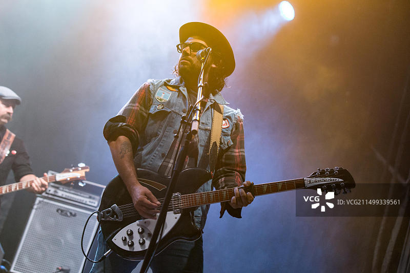 加拿大裔美国音乐人Matt Mays在温哥华Skookum音乐节上演出图片素材