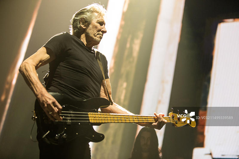 加拿大温哥华罗杰斯体育馆：Pink Floyd乐队的罗杰·沃特斯在“我们+他们”巡回演唱会上表演图片素材