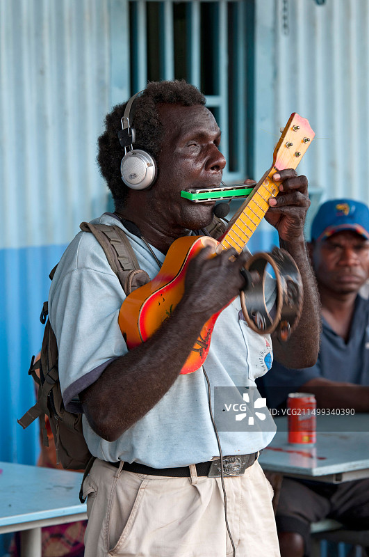 巴布亚新几内亚拉包尔市场盲人街头艺人图片素材