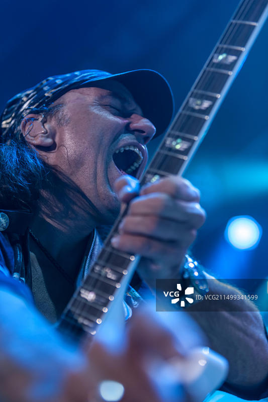 斯蝎子乐队Matthias Jabs在乌克兰第聂伯罗彼得罗夫斯克流星体育宫现场演出图片素材