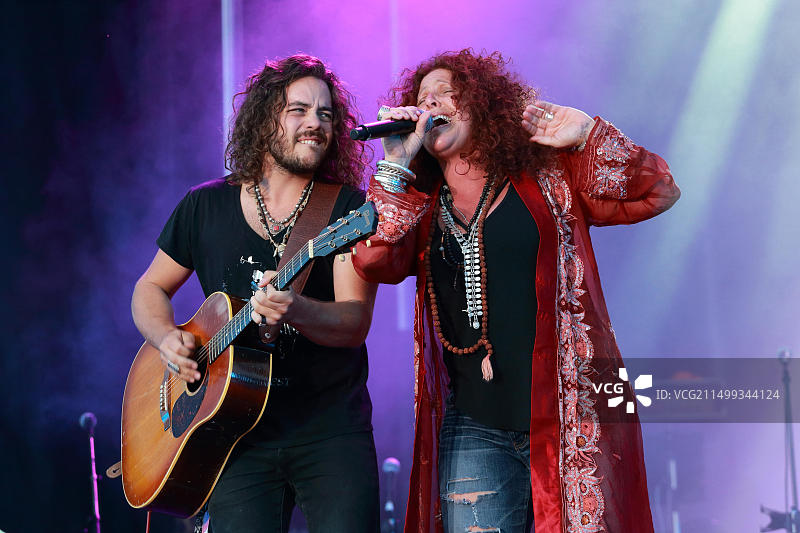 加拿大魁北克蒙特利尔骄傲周Supernova户外表演中的加拿大蓝调歌手Angel Forest图片素材