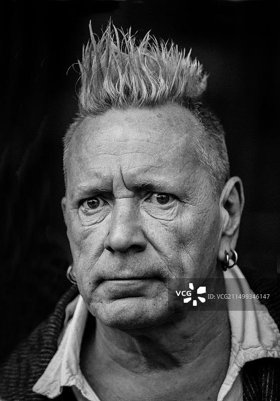 约翰·约瑟夫·莱顿，又名约翰尼·罗顿，英国歌手、词曲作者和音乐家图片素材