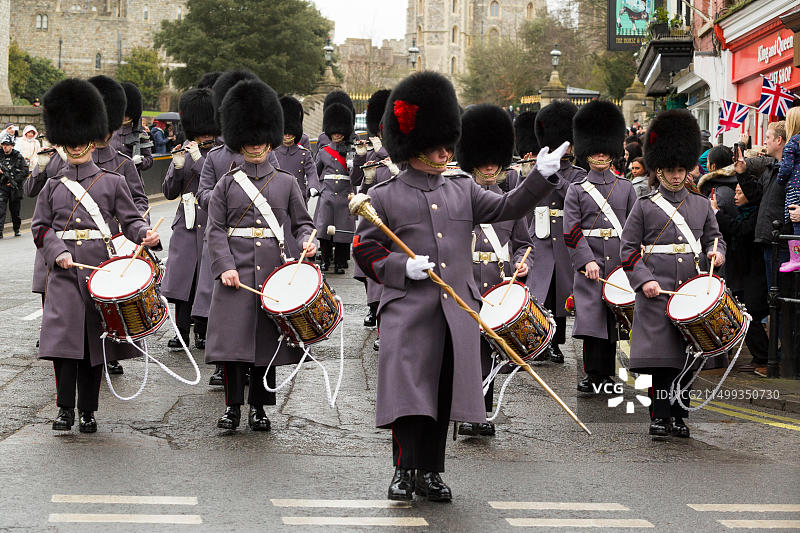 英国温莎城堡卫队换岗仪式上的冷溪卫队军乐队图片素材