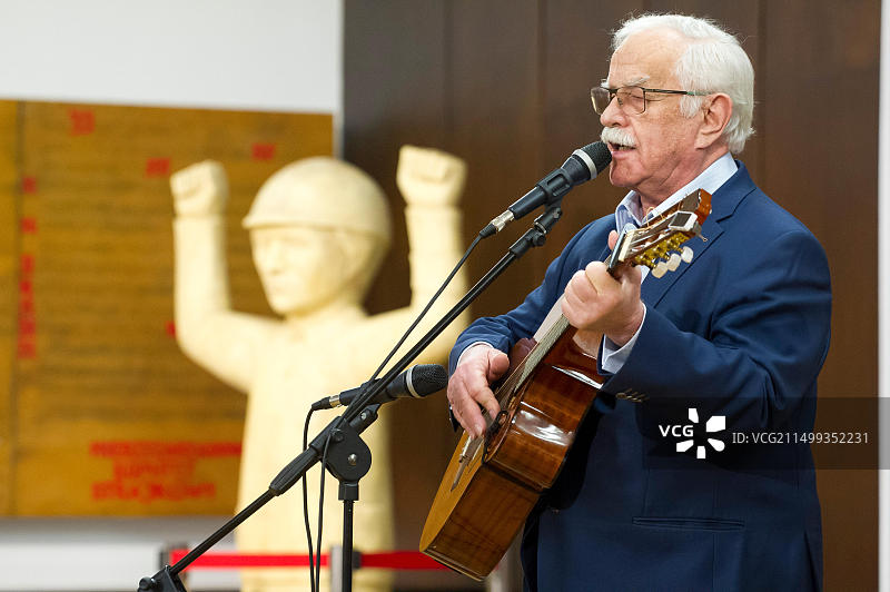 扬·彼得扎克：波兰讽刺作家和唱作人在波兰格但斯克音乐会上图片素材