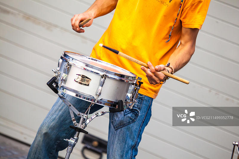 街头打击乐队演奏图片素材