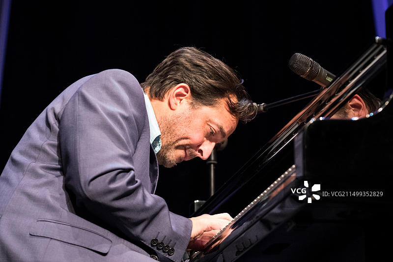 Jason Rebello现场独奏表演，斯卡伯勒爵士音乐节2017图片素材