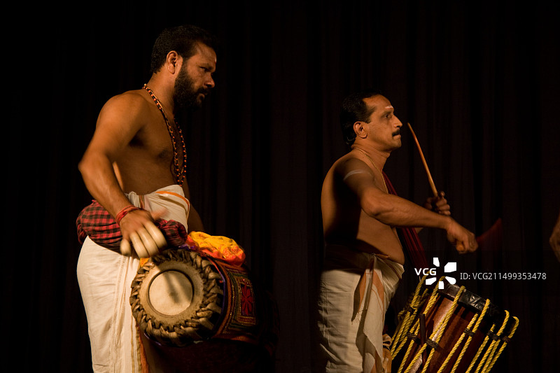 鼓手为卡塔卡利剧伴奏图片素材