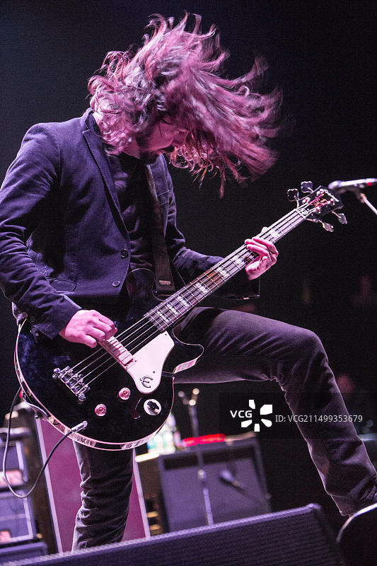 戴夫·格罗尔甩着头发摇滚图片素材