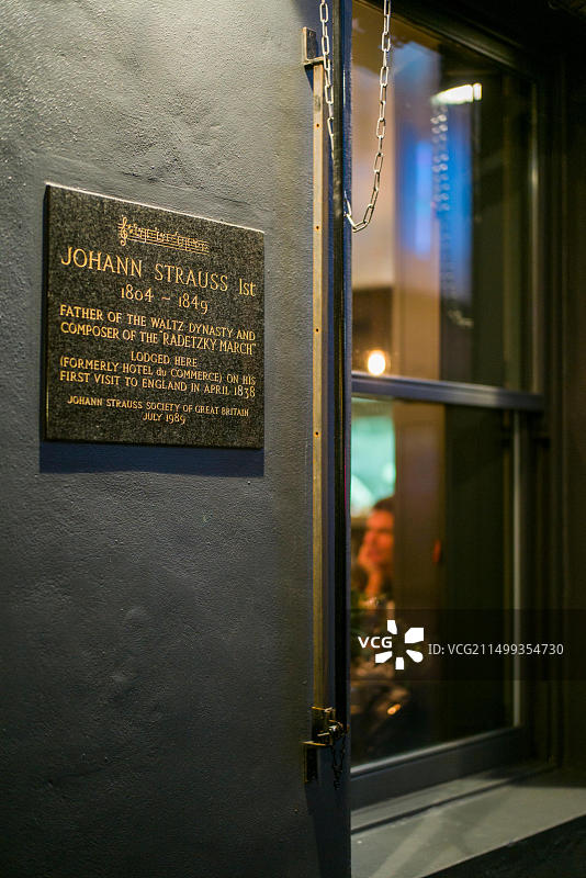 英国伦敦Soho区：纪念约翰·施特劳斯一世的牌匾图片素材