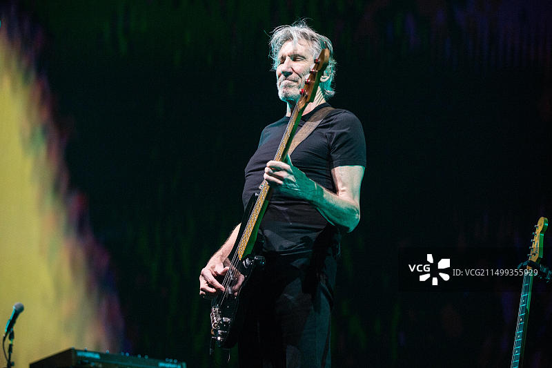 加拿大温哥华罗杰斯体育馆：Pink Floyd乐队的罗杰·沃特斯在“我们+他们”巡回演唱会上表演图片素材