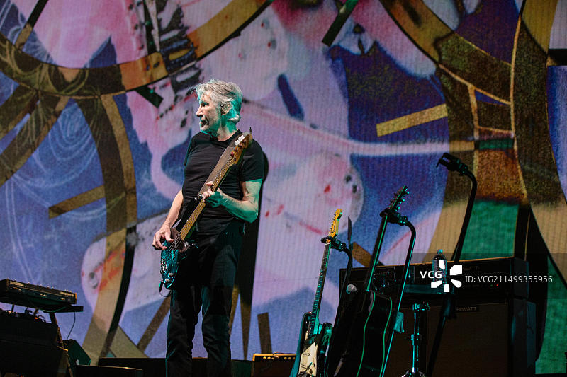 加拿大温哥华罗杰斯体育馆：Pink Floyd乐队的罗杰·沃特斯在“我们+他们”巡回演唱会上表演图片素材