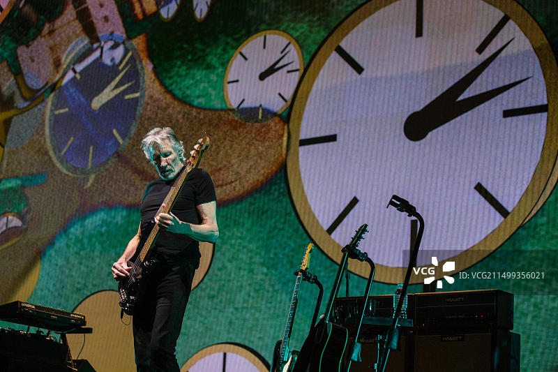 加拿大温哥华罗杰斯体育馆：Pink Floyd乐队的罗杰·沃特斯在“我们+他们”巡回演唱会上表演图片素材