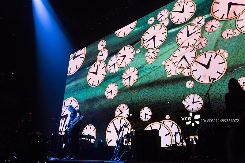 加拿大温哥华罗杰斯体育馆：Pink Floyd乐队的罗杰·沃特斯在“我们+他们”巡回演唱会上表演图片素材