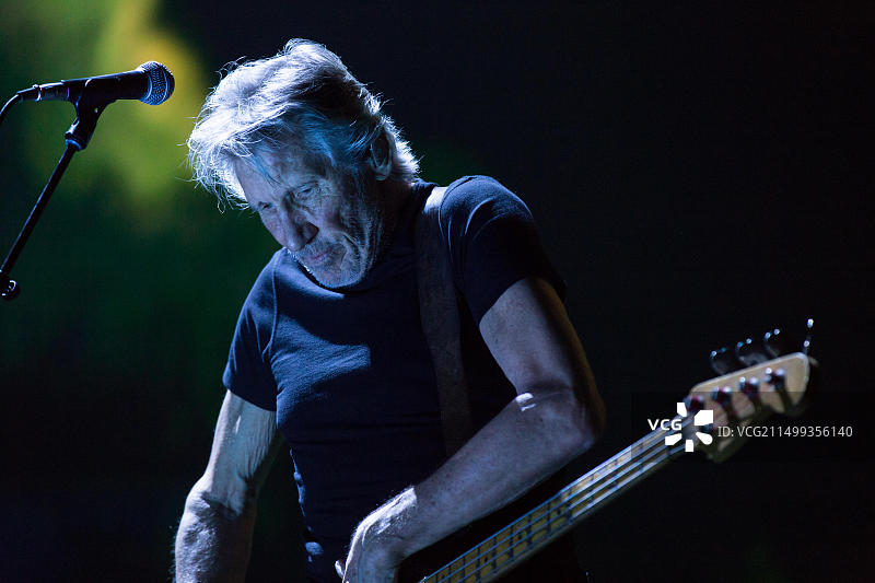 加拿大温哥华罗杰斯体育馆：Pink Floyd乐队的罗杰·沃特斯在“我们+他们”巡回演唱会上表演图片素材