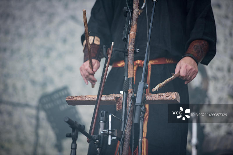 罗马尼亚锡比乌：挪威北欧乐队Wardruna在Artmania音乐节现场表演图片素材