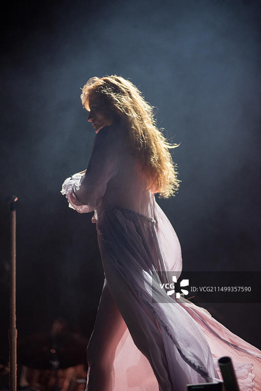 2019年7月19日，罗马尼亚邦提达：Florence and the Machine乐队在Electric Castle音乐节现场演唱图片素材