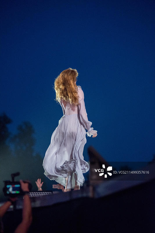 2019年7月19日，罗马尼亚邦提达：Florence and the Machine乐队在Electric Castle音乐节现场演唱图片素材