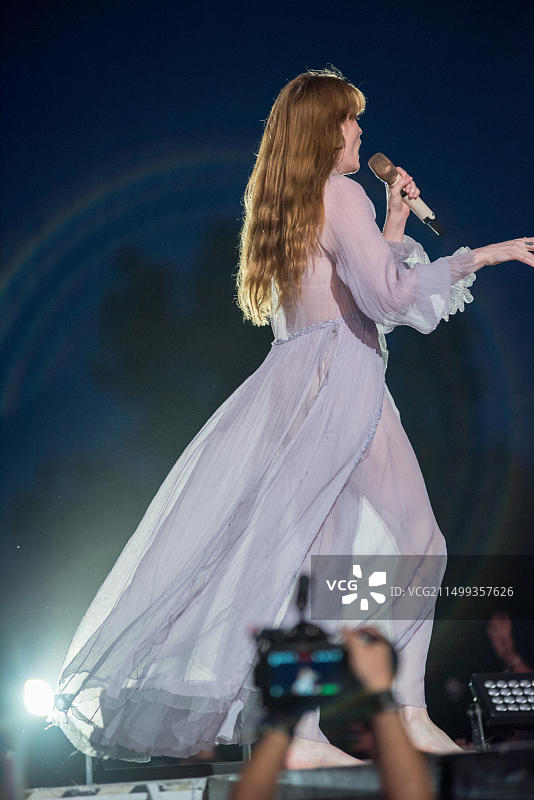 2019年7月19日，罗马尼亚邦提达：Florence and the Machine乐队在Electric Castle音乐节现场演唱图片素材