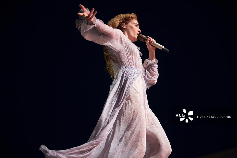 2019年7月19日，罗马尼亚邦提达：Florence and the Machine乐队在Electric Castle音乐节现场演唱图片素材