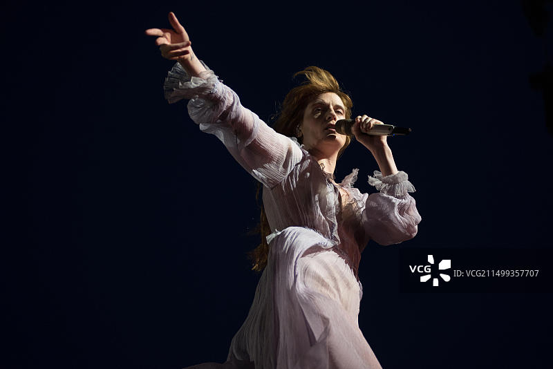 2019年7月19日，罗马尼亚邦提达：Florence and the Machine乐队在Electric Castle音乐节现场演唱图片素材