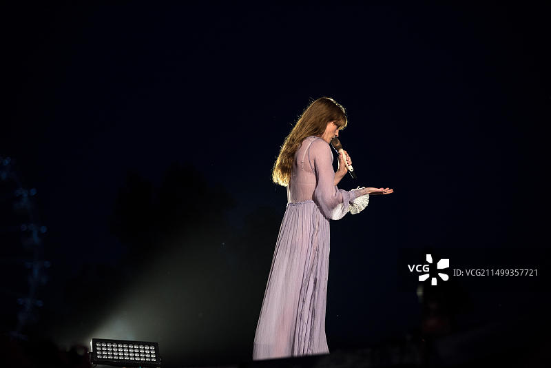 2019年7月19日，罗马尼亚邦提达：Florence and the Machine乐队在Electric Castle音乐节现场演唱图片素材