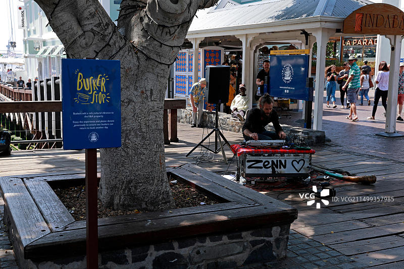 南非开普敦V&A海滨街头艺人区图片素材