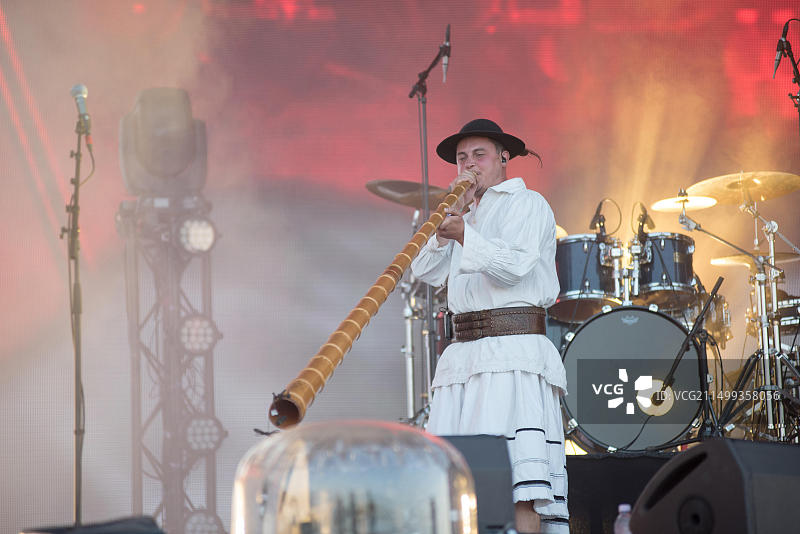 罗马尼亚电子嘻哈乐队Subcarpati在Electric Castle音乐节上现场演唱图片素材