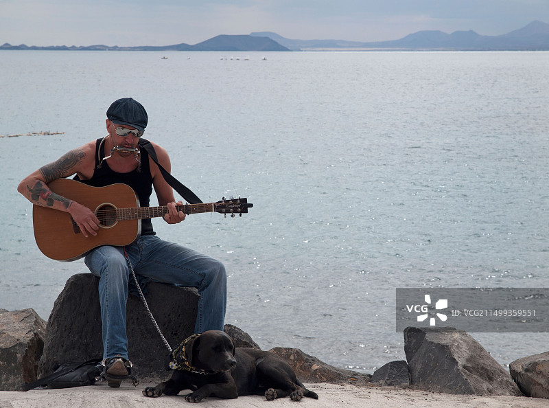 兰萨罗特岛布兰卡海滩的表演者图片素材