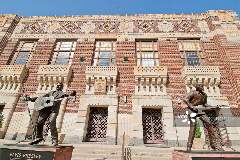 埃里克·卡波斯塔创作的埃尔维斯·普雷斯利和詹姆斯·伯顿雕像，美国路易斯安那州什里夫波特图片素材